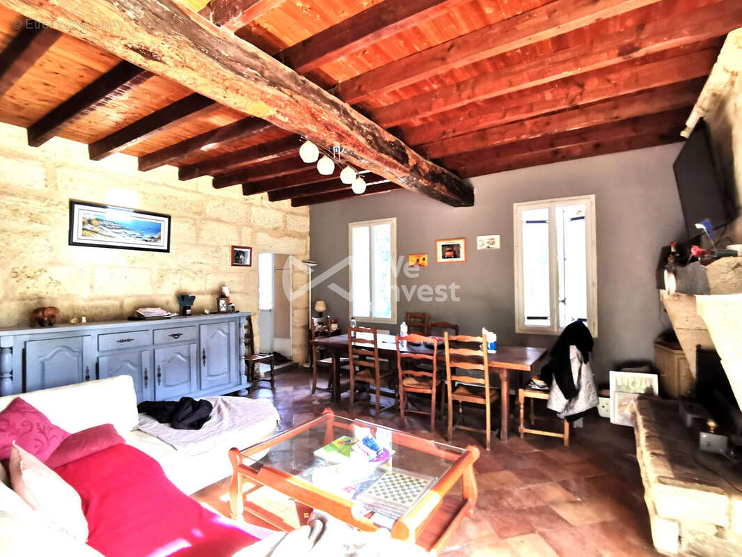 Maison à SAINT-GENES-DE-FRONSAC