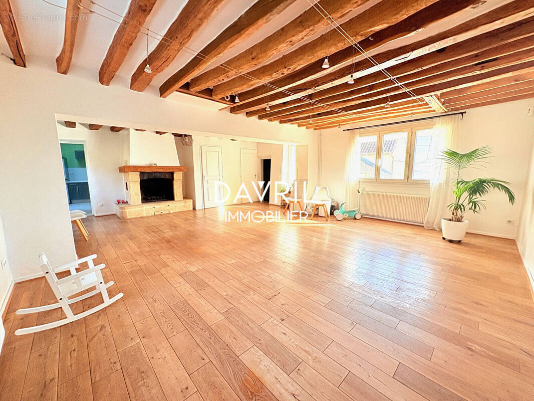 Maison à CHANTELOUP-LES-VIGNES