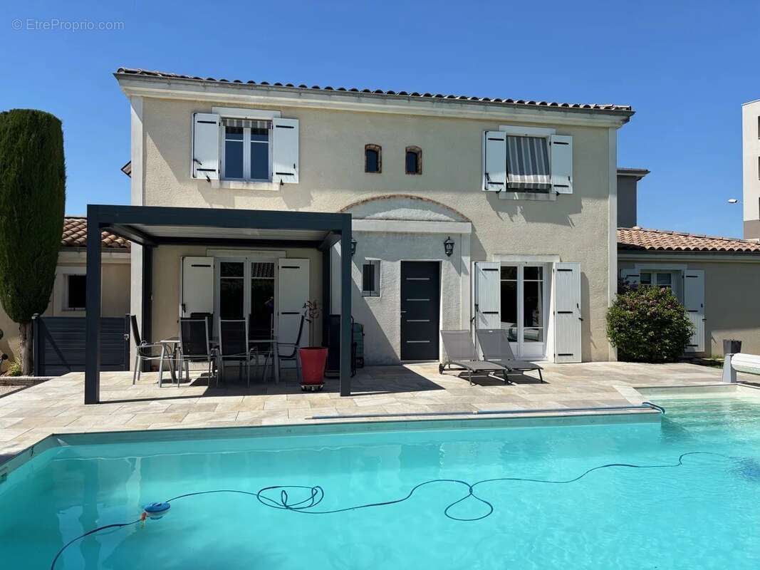 Maison à MONTELIMAR