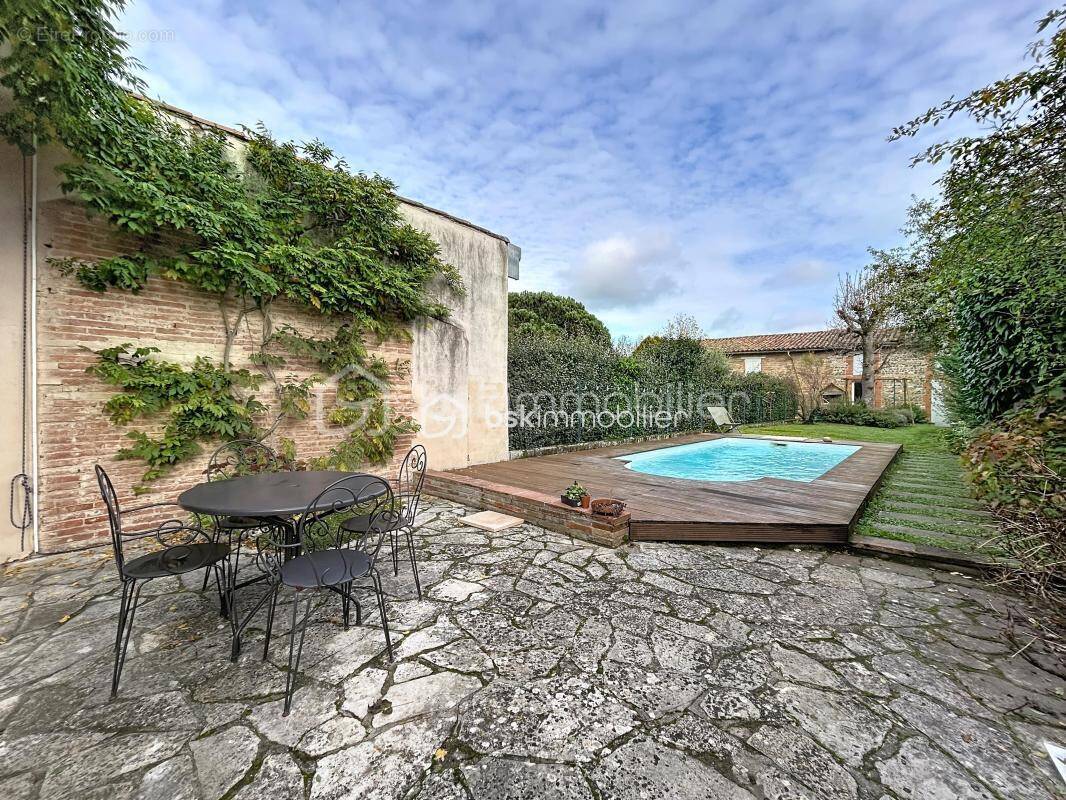 Propriété de caractère, maison 9 pièces 244 m² avec son annexe 27m² et bâtiment de 127m² - photo 1