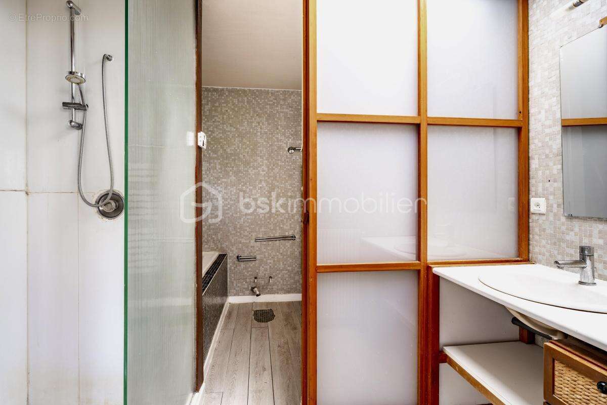 Maison à MARNES-LA-COQUETTE