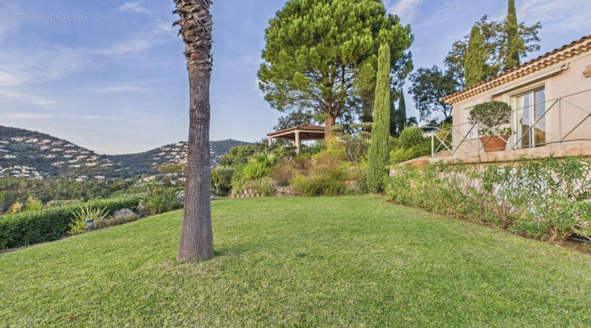 Appartement à LA LONDE-LES-MAURES