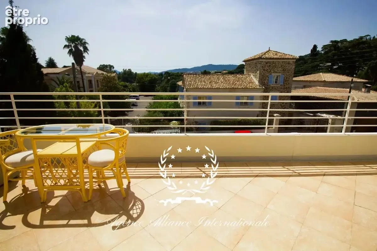 dernier étage - Magnifique studio + 20m2 de Terrasse - photo 3