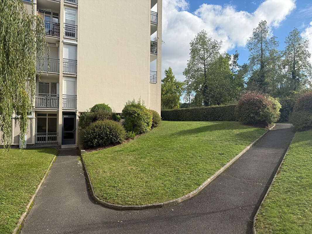 Appartement à FONTENAY-LE-FLEURY