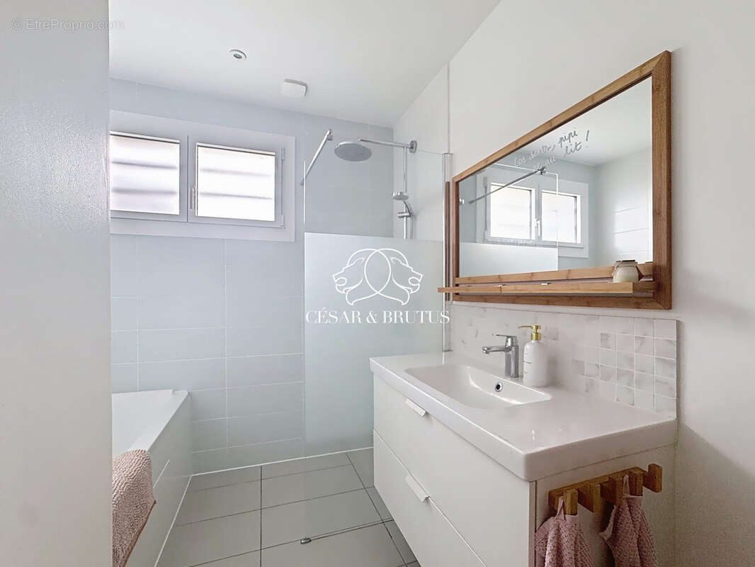 SDE/SDB - Maison à CHASSIEU