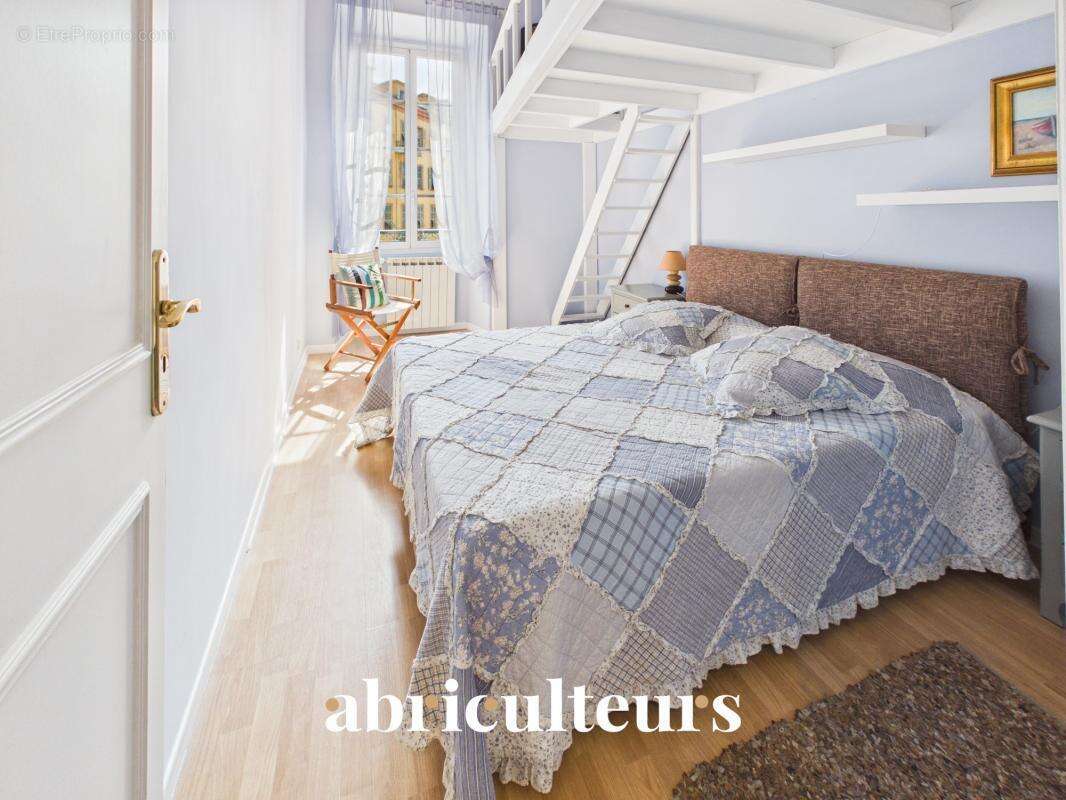 Superbe appartement traversant rénové de 136,81 m² – Trois balcons – Garage – À 30 mètres du Port de Nice - photo 17