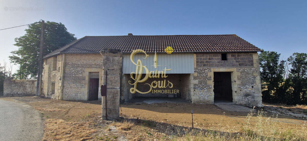 Maison atypique 105 m2 au sol - dependances et cave voutee de 48 m2 - photo 8