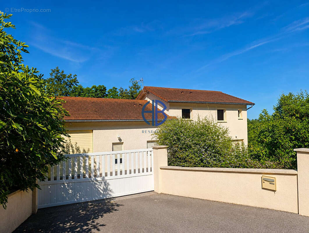Maison Bregnier Cordon 6 pièce(s) 162 m2 - photo 2