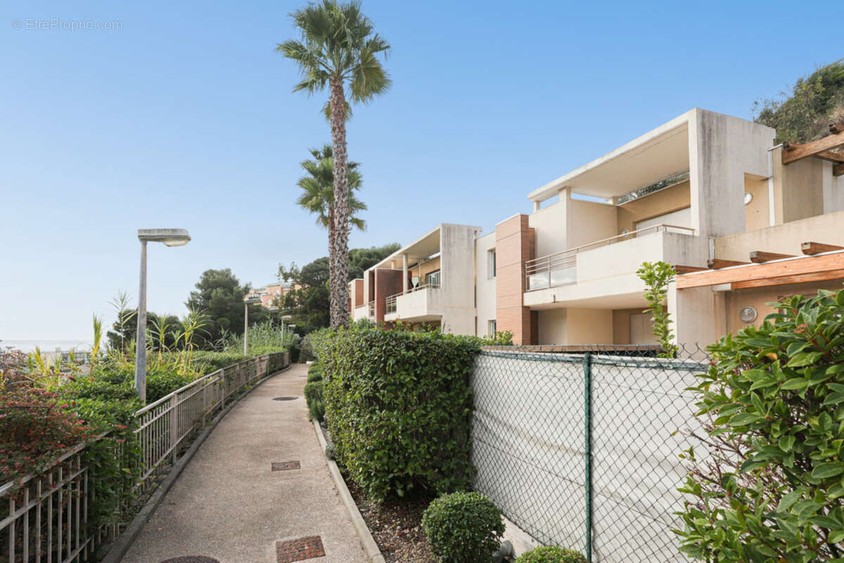 Appartement à SAINT-LAURENT-DU-VAR