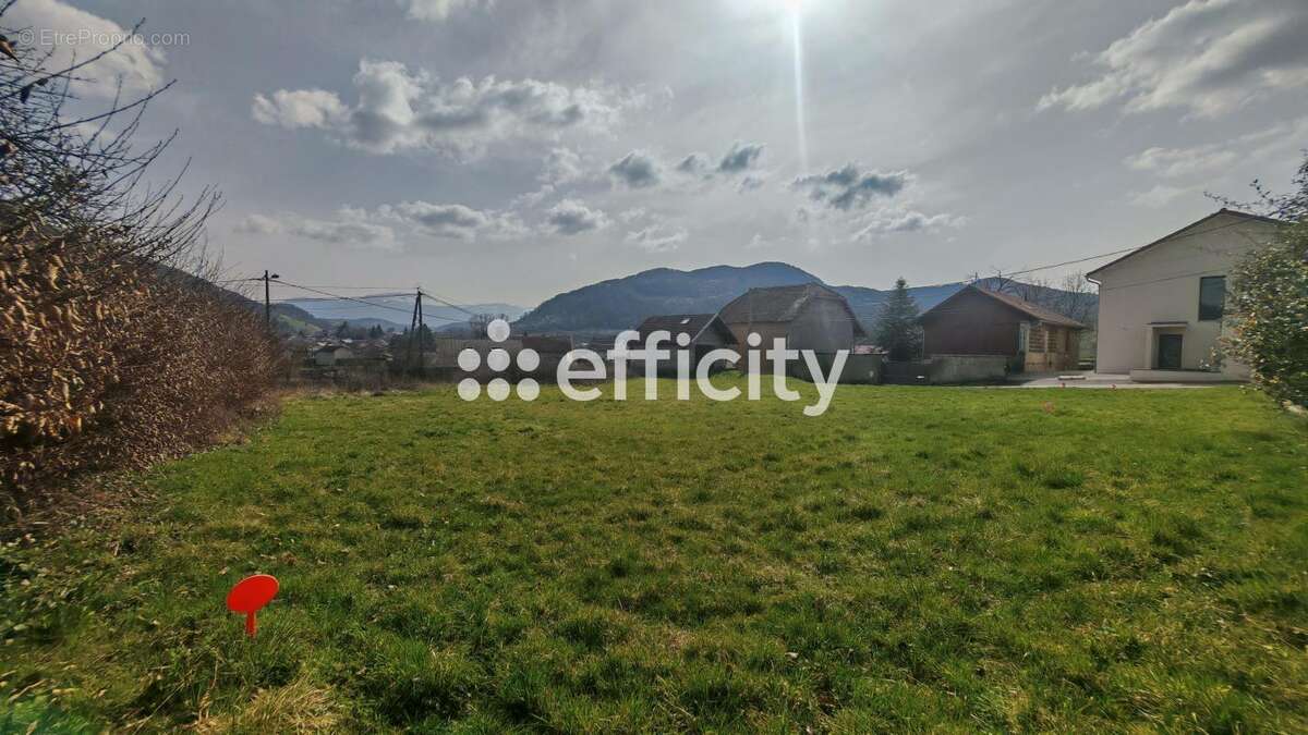Terrain à CHIRENS