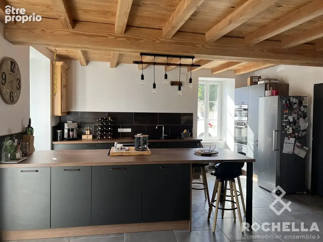 Maison 129 m² à Puyrolland  - photo 3