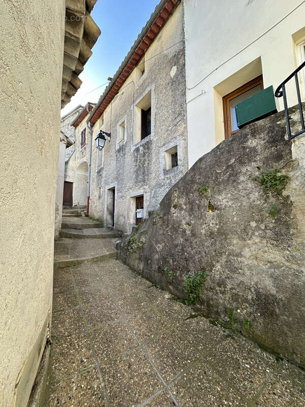 Maison à CASTAGNIERS