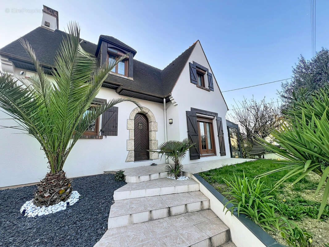 Maison à PARAY-VIEILLE-POSTE