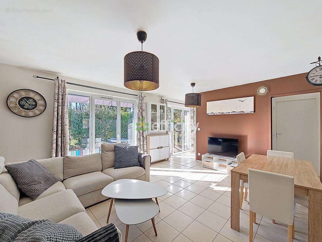 Maison à PARENTIS-EN-BORN