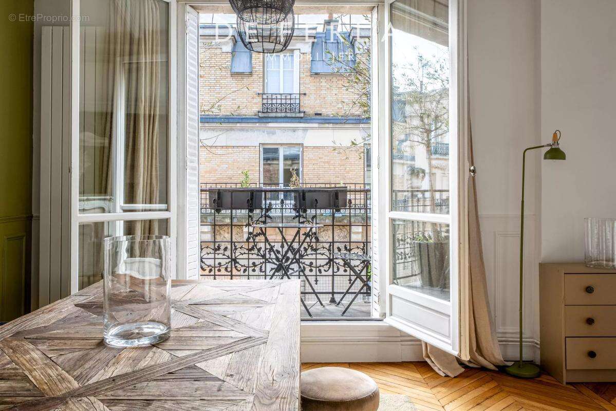 Appartement à PARIS-14E