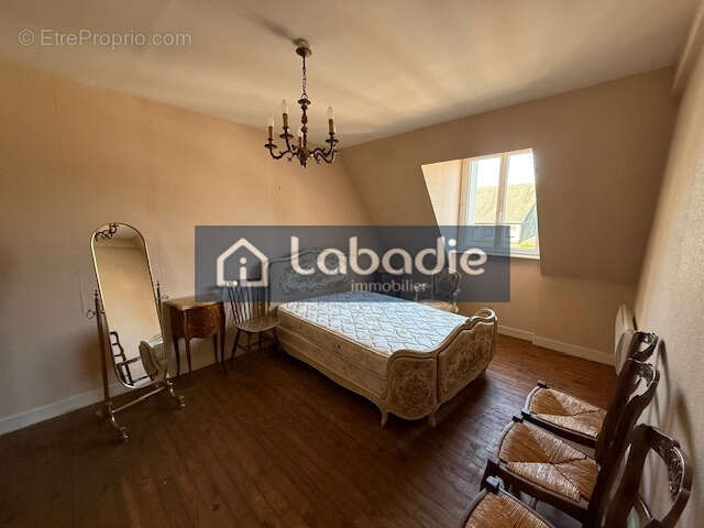 Au coeur de Mortain, appartement en duplex de 90m2 (possibilité de faire 2 logements). - photo 5