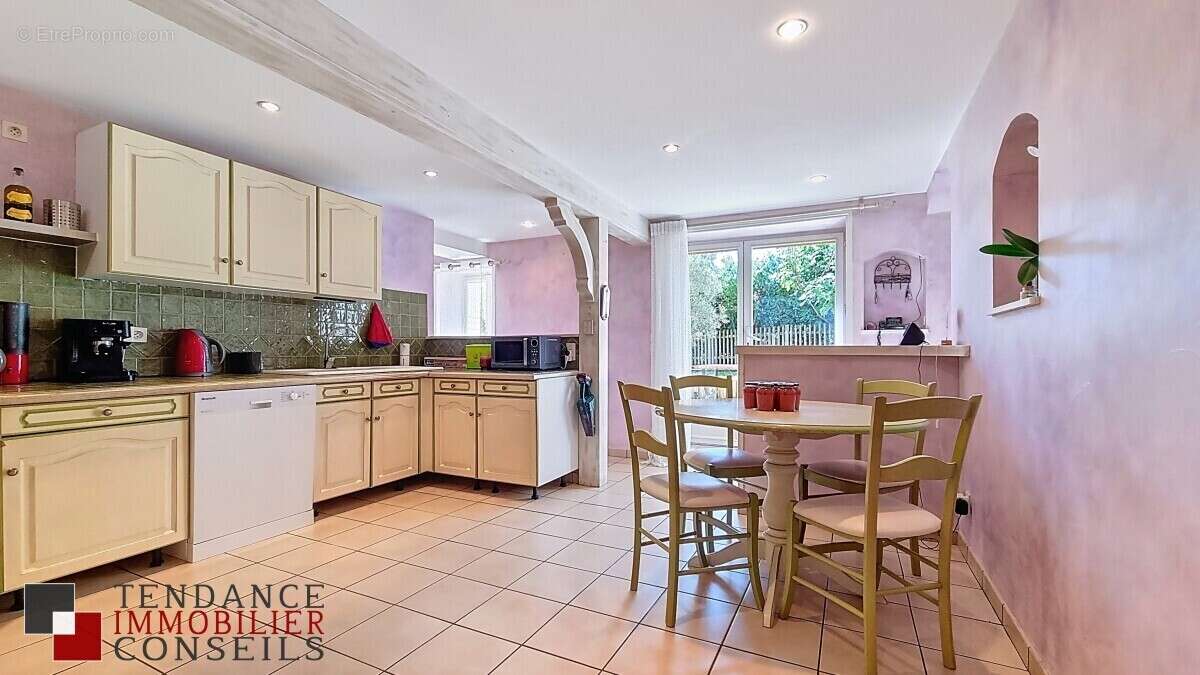 Maison à SAINT-ETIENNE-DES-OULLIERES