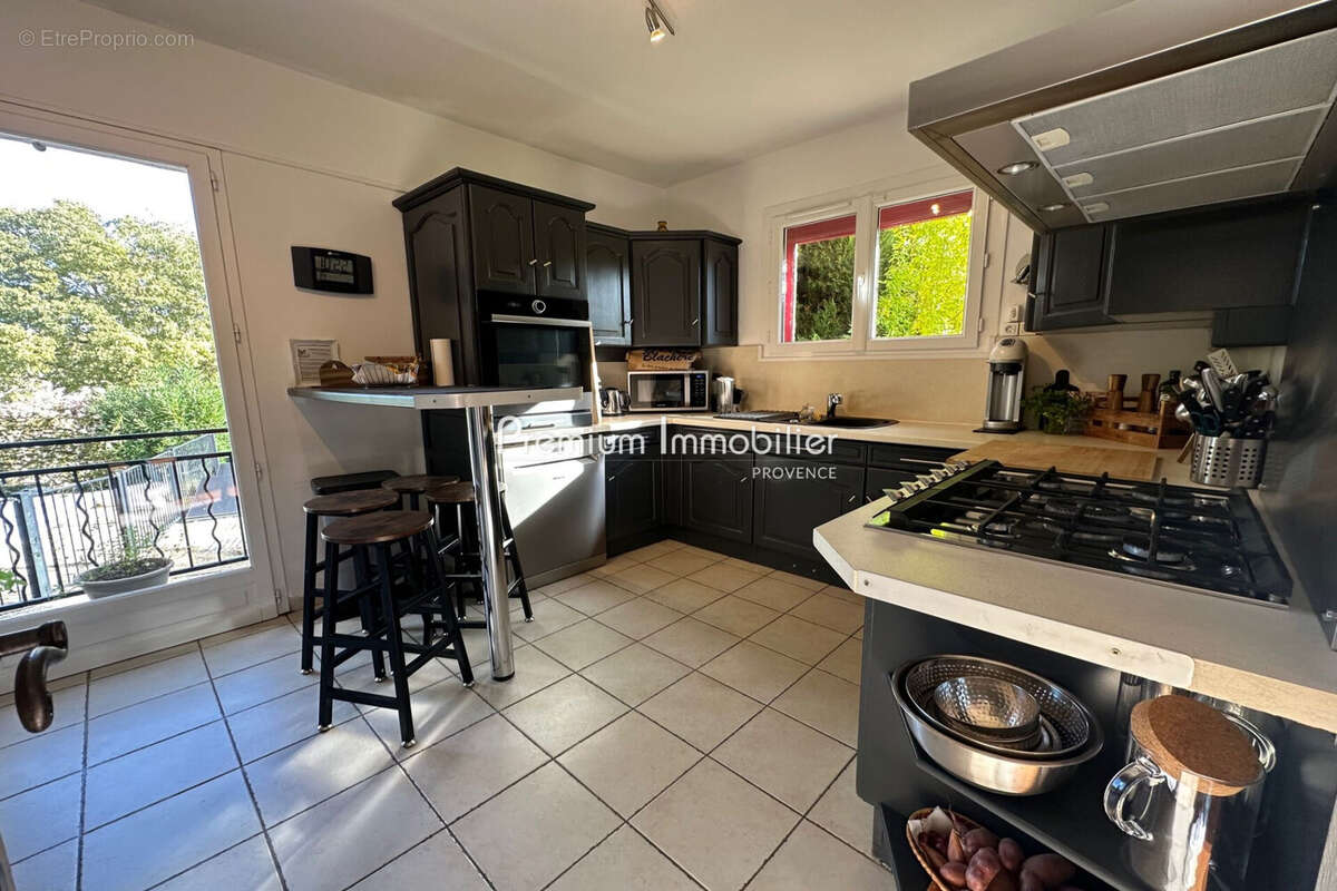 Maison à LE PUY-SAINTE-REPARADE