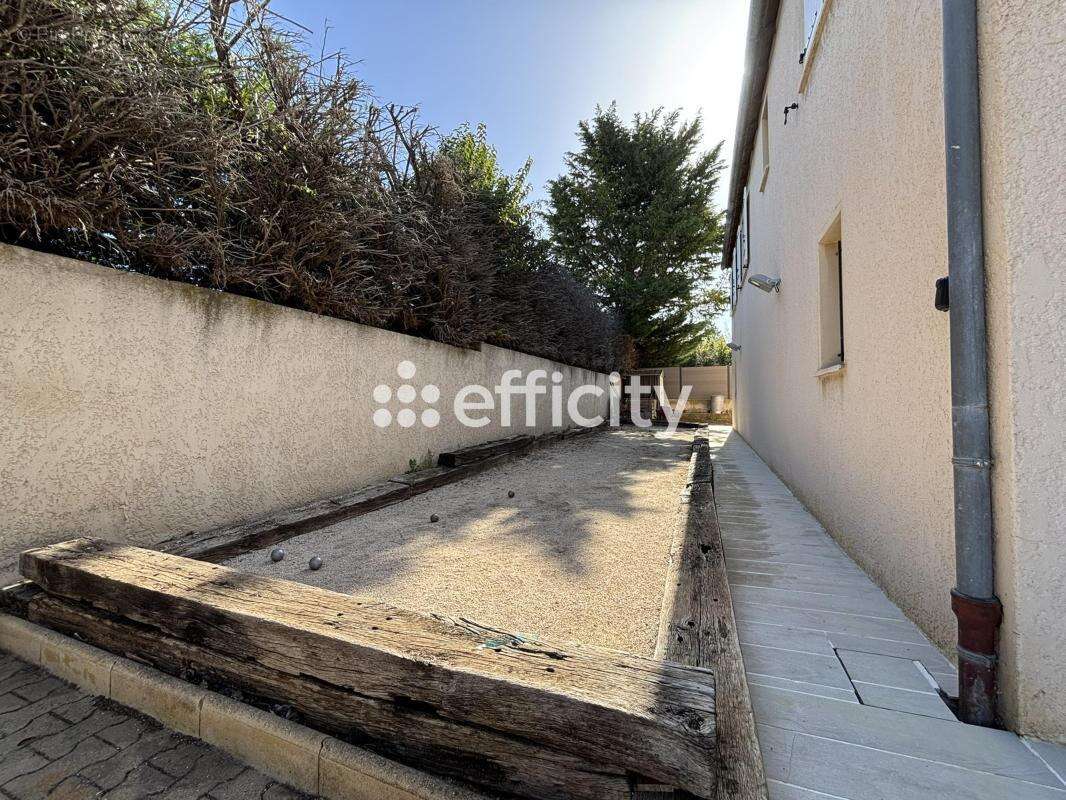 Maison à SIMIANE-COLLONGUE