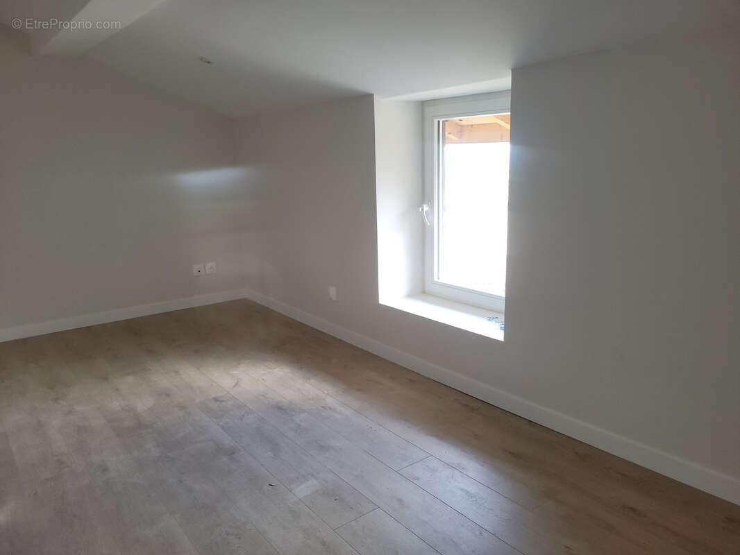 Appartement à CHAUSSAN