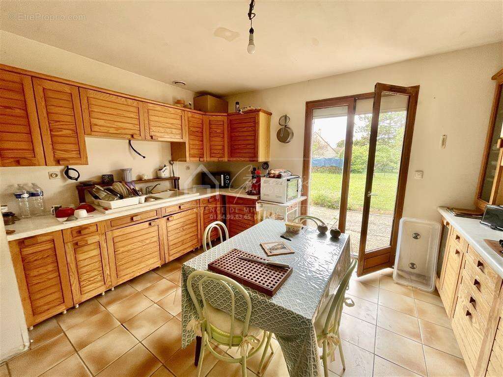 Maison à LA CHAPELLE-LA-REINE