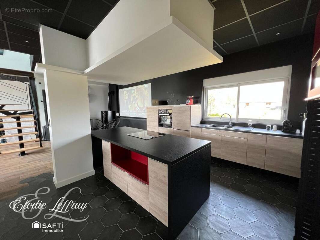 Maison 480 m² à Montfort-Le-Gesnois  - photo 7