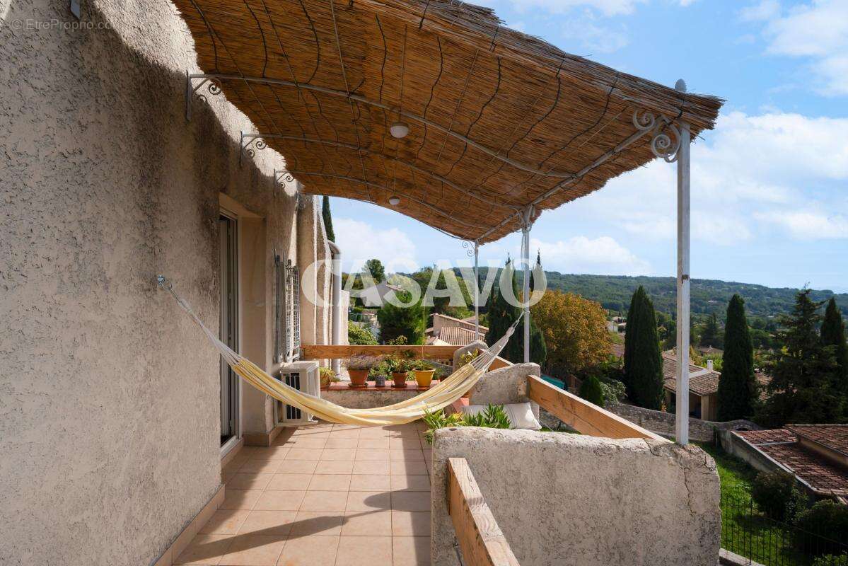 Appartement à EGUILLES