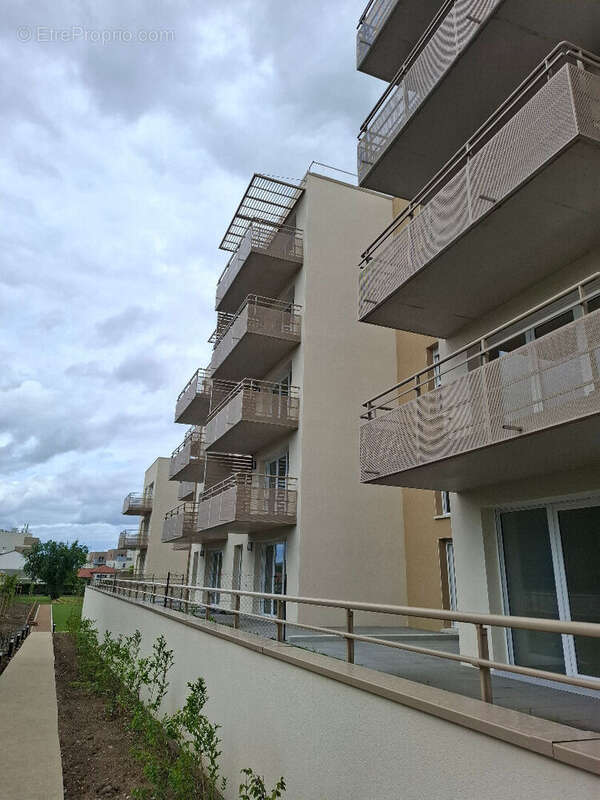 Dernier étage T3 avec balcon  et stationnement privatif à Clermont Ferrand - photo 3
