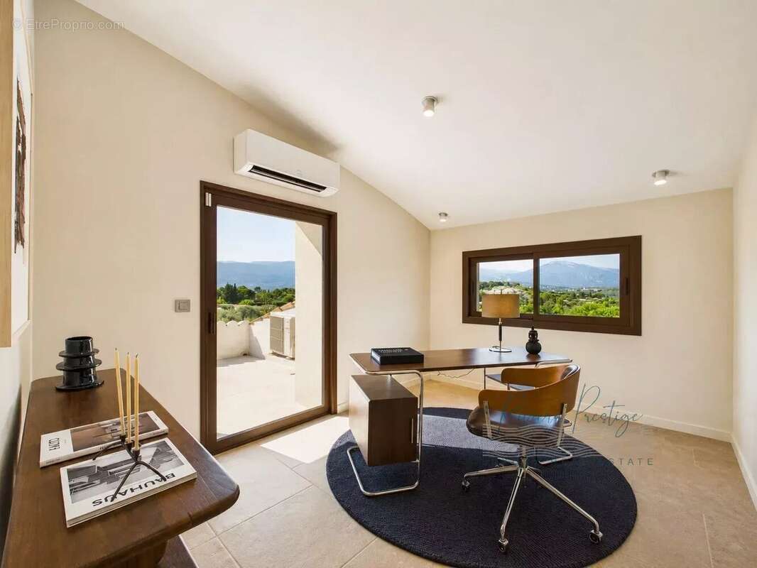 Villa de charme avec vue dans le secteur résidentiel de castellaras - photo 14