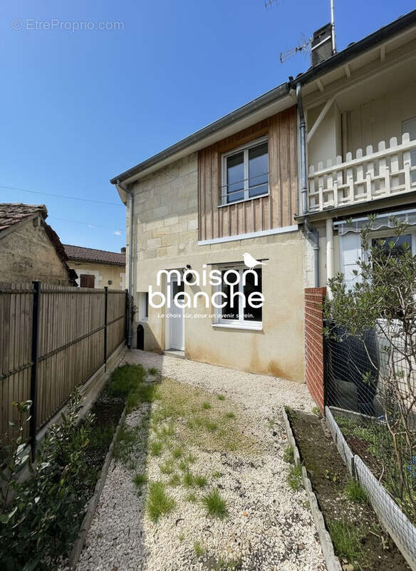Maison à COUTRAS
