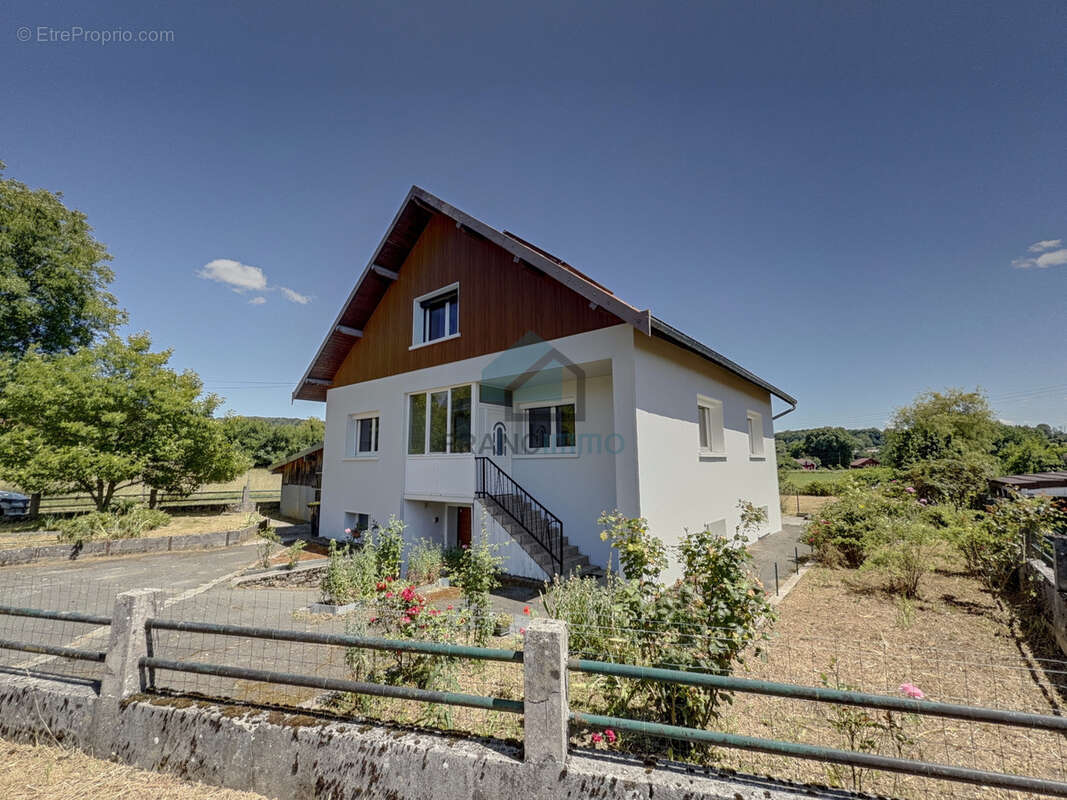 Maison à MONTECHEROUX