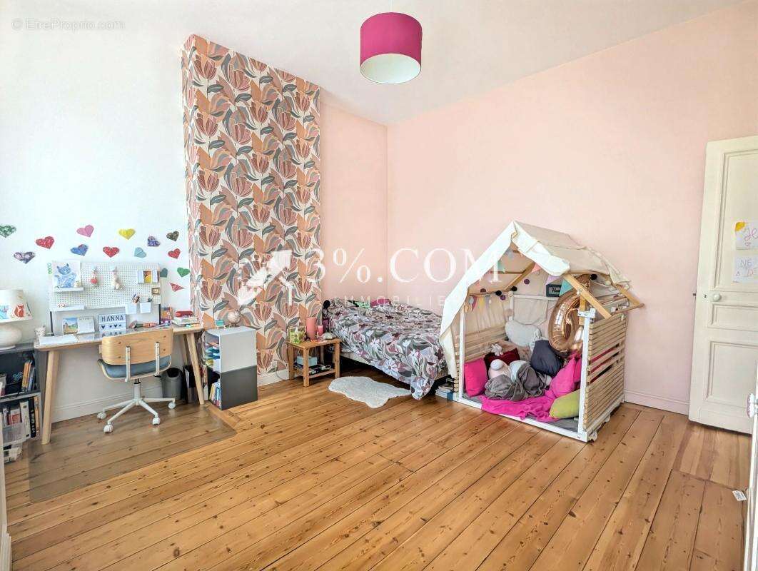 Maison bourgeoise de 265 m2 - 6 chambres - Cuisine équipée - - photo 12