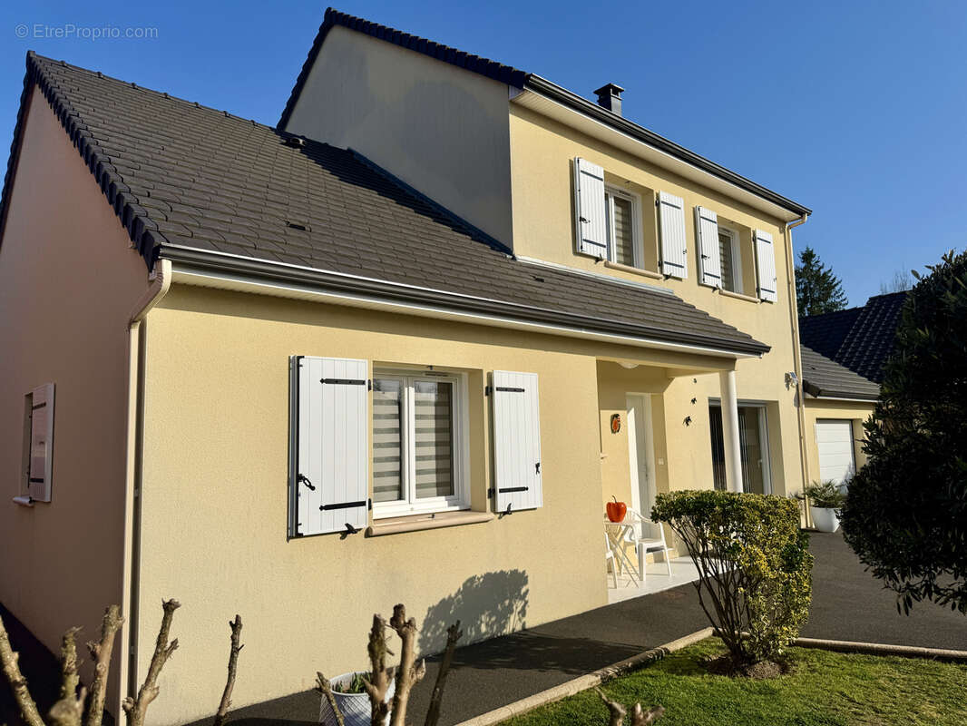 Maison à VARETZ