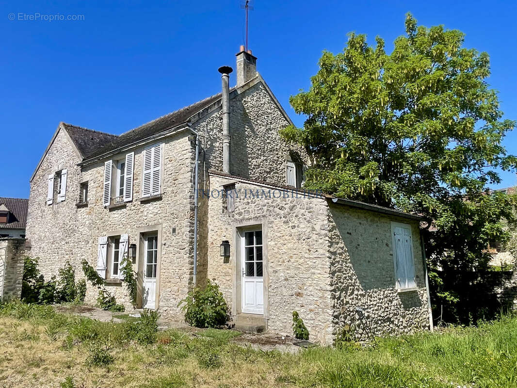 Maison à THOIRY