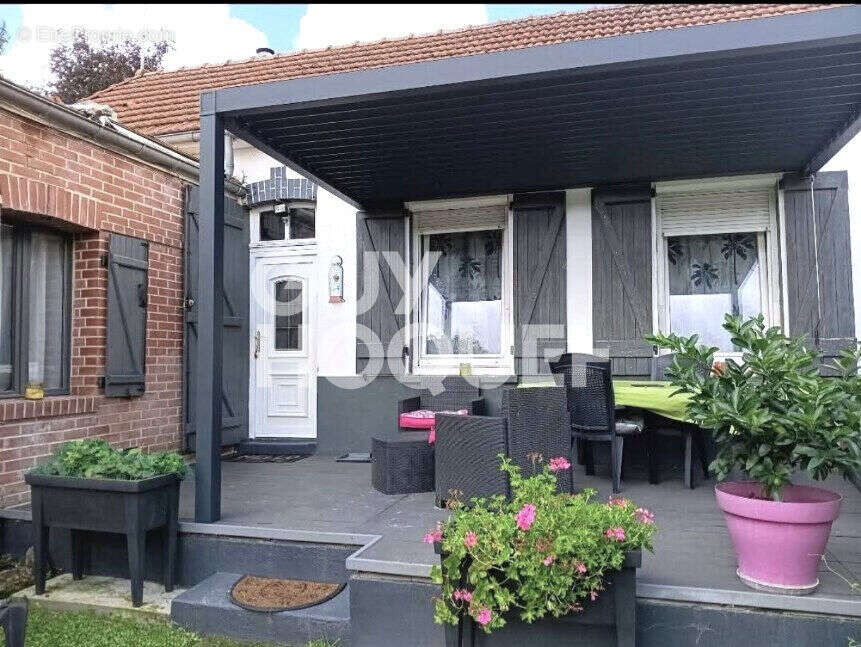 Maison à SUZANNE