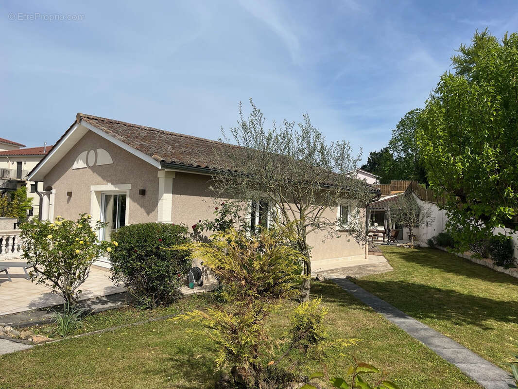 Maison à JASSANS-RIOTTIER