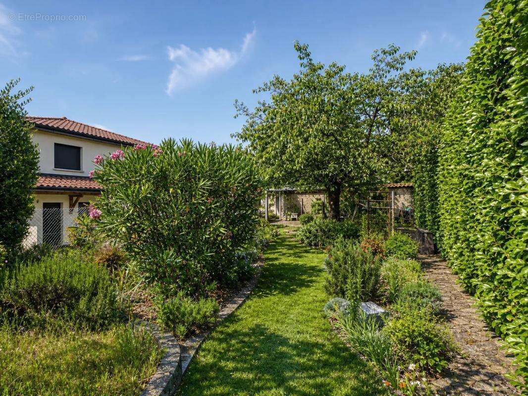 SAINT-CLAIR-DU-RHÔNE – Grande maison familiale de 165 m2 - photo 25