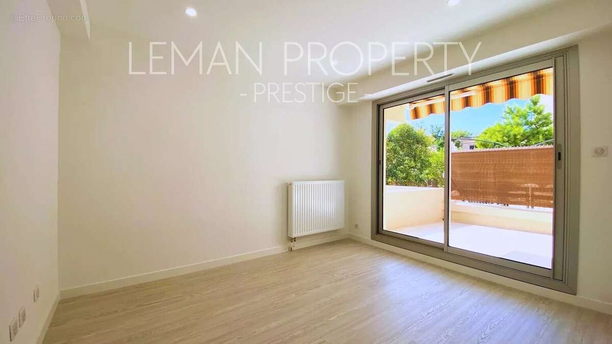 Appartement à VALLAURIS