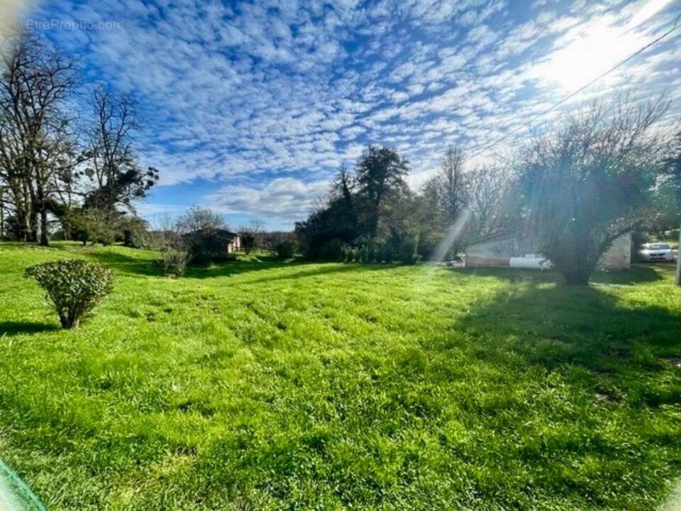 Terrain à LA BREDE