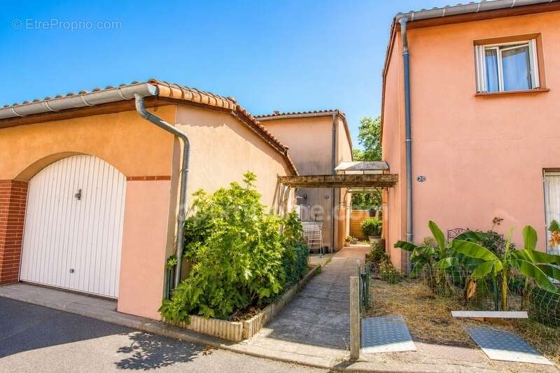 Toulouse lalande – maison t4 rénovée de 84,45 m2 – jardin – garage – parking privatif – environnement calme / impasse - photo 3