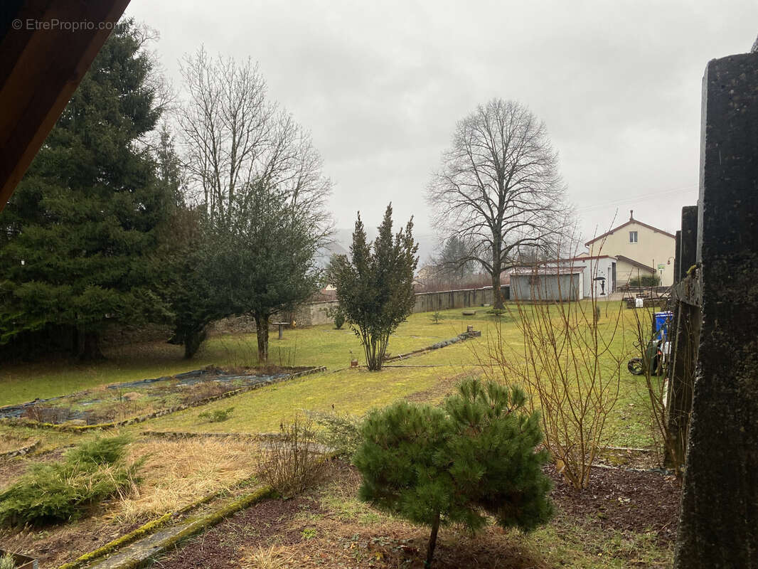 Appartement à SAINT-LUPICIN