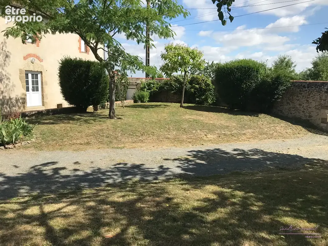 Nouveau prix  pour cette belle longère avec 2 logements indépendants loués - Rentabilité immédiate- Vihiers - photo 2