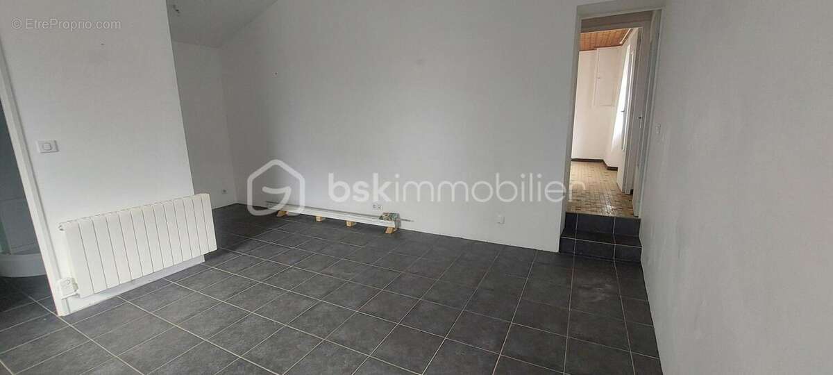 Maison plain-pied - 2 chambres - jardin - garage - dependances - photo 3
