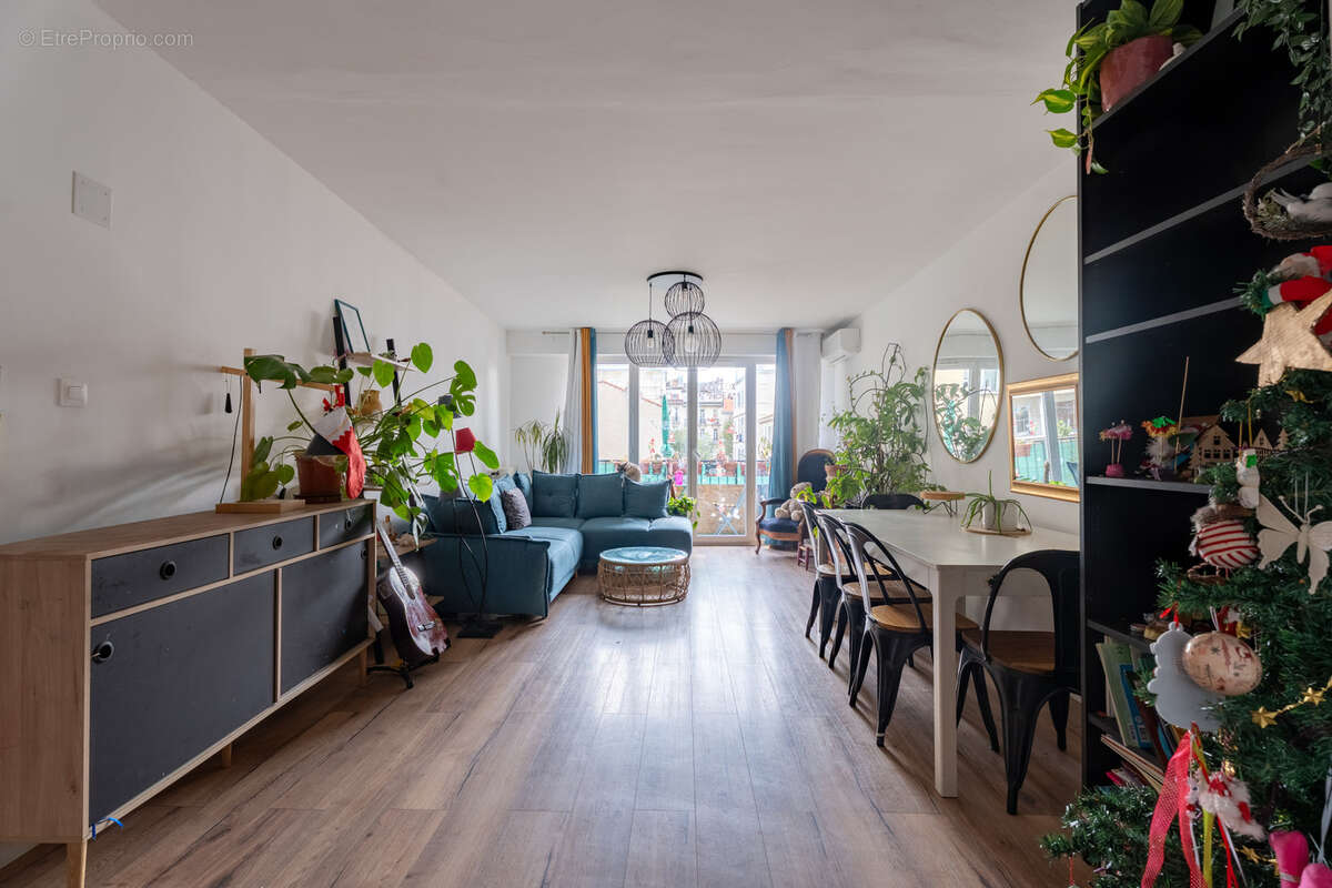 Appartement à MARSEILLE-4E