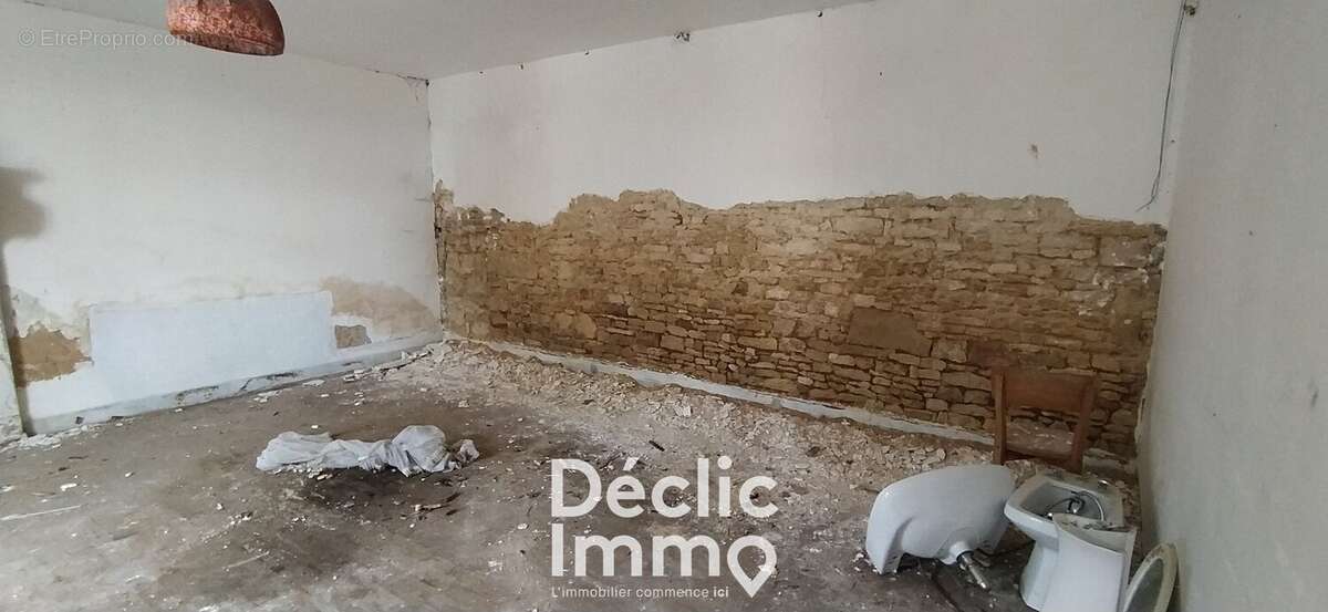 Ensemble de Maisons en Pierre  9 km de Champagne-Mouton  Calme, Campagne et Gros Potentiel - photo 11