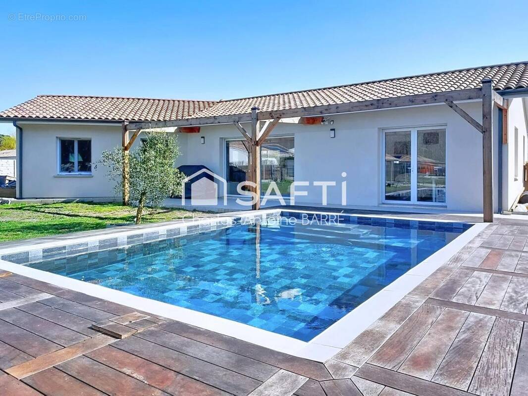 Photo 1 - Maison à VENDAYS-MONTALIVET