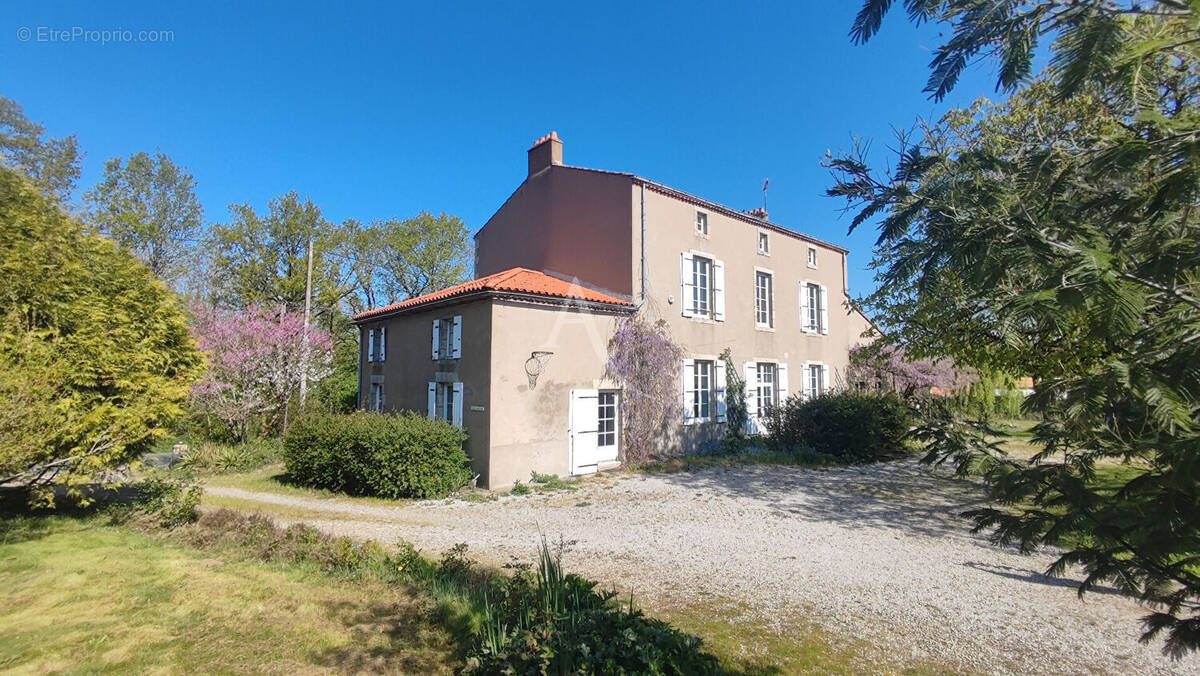 Maison à LE POIRE-SUR-VIE