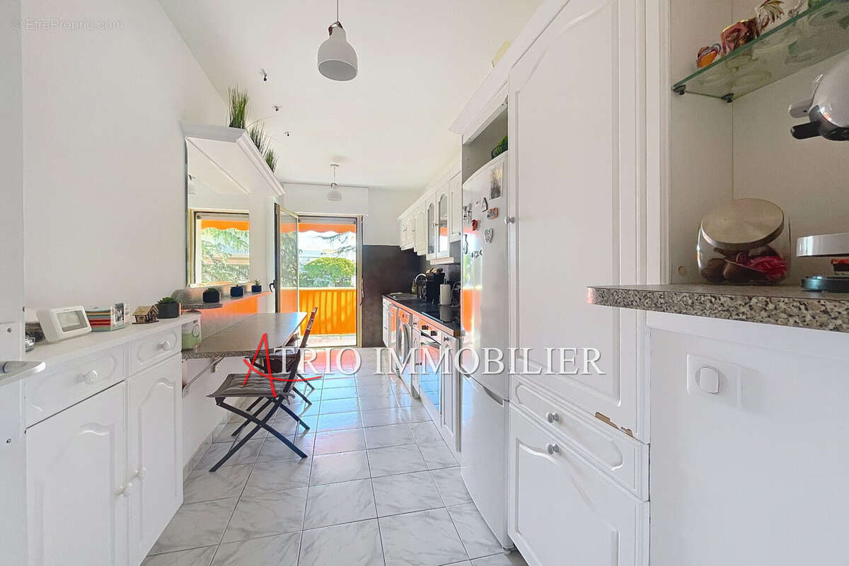 Appartement à SAINT-LAURENT-DU-VAR