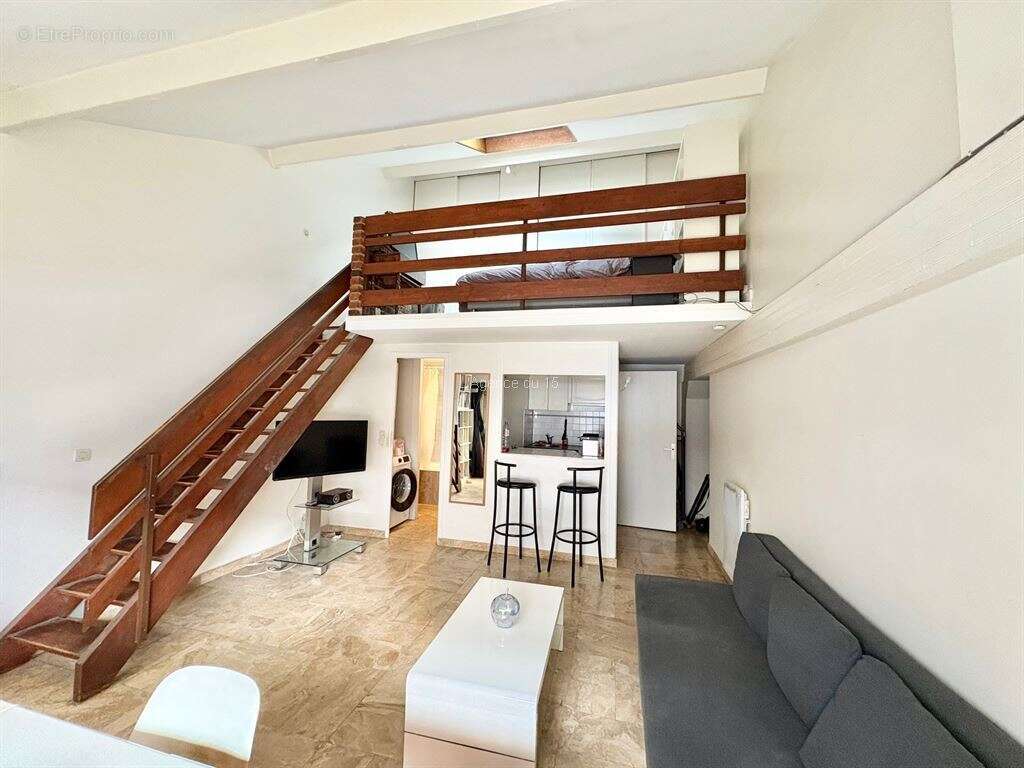 Appartement à PARIS-14E