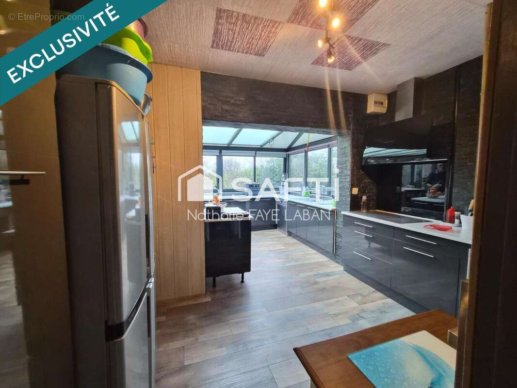 Maison 210 m² à La Puye  - photo 5